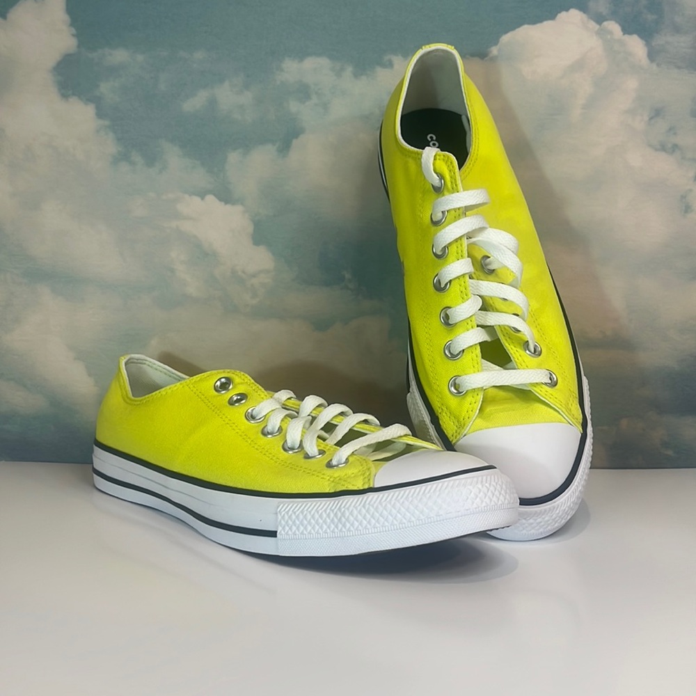 NWT Limited Color Edition Chuck Taylor All Star Converse